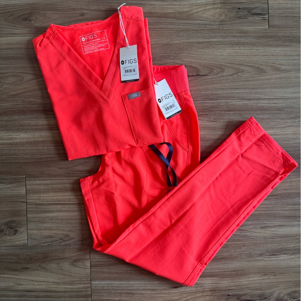 NWT Figs: Fiery Coral Scrub Set- size: S-P